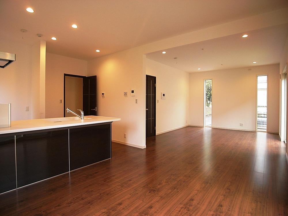 Local appearance photo. The remaining two buildings, Anytime you can preview. Please call us for the case in charge to local is absence. In that case is smooth and enjoy said, "I saw the SUUMO". Local (April 2012) shooting