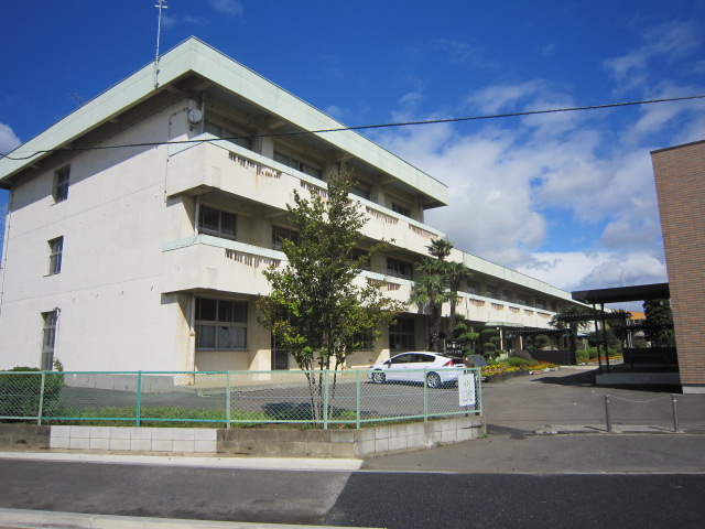 Primary school. 3729m to Tsukuba Municipal Katsuragi Elementary School (elementary school)