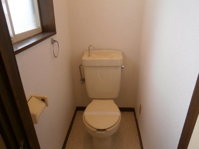 Toilet. Second floor of the toilet