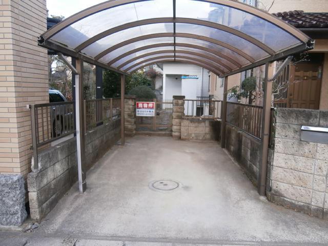 Parking lot. With carport!