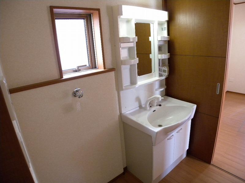 Wash basin, toilet. Indoor (10 May 2013) Shooting