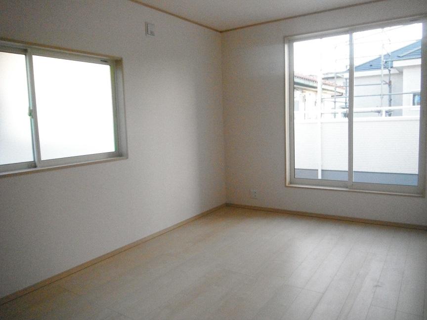 Non-living room. (Building 2) main bedroom