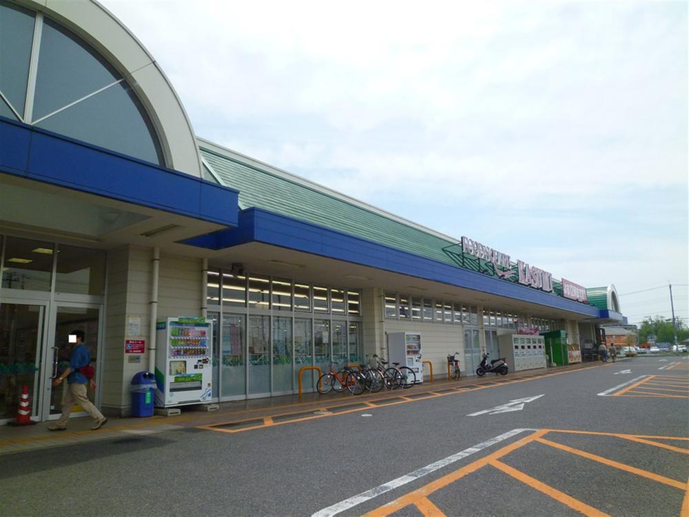 Supermarket. 50m to Kasumi