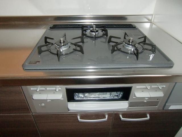 Kitchen. Same specifications stove