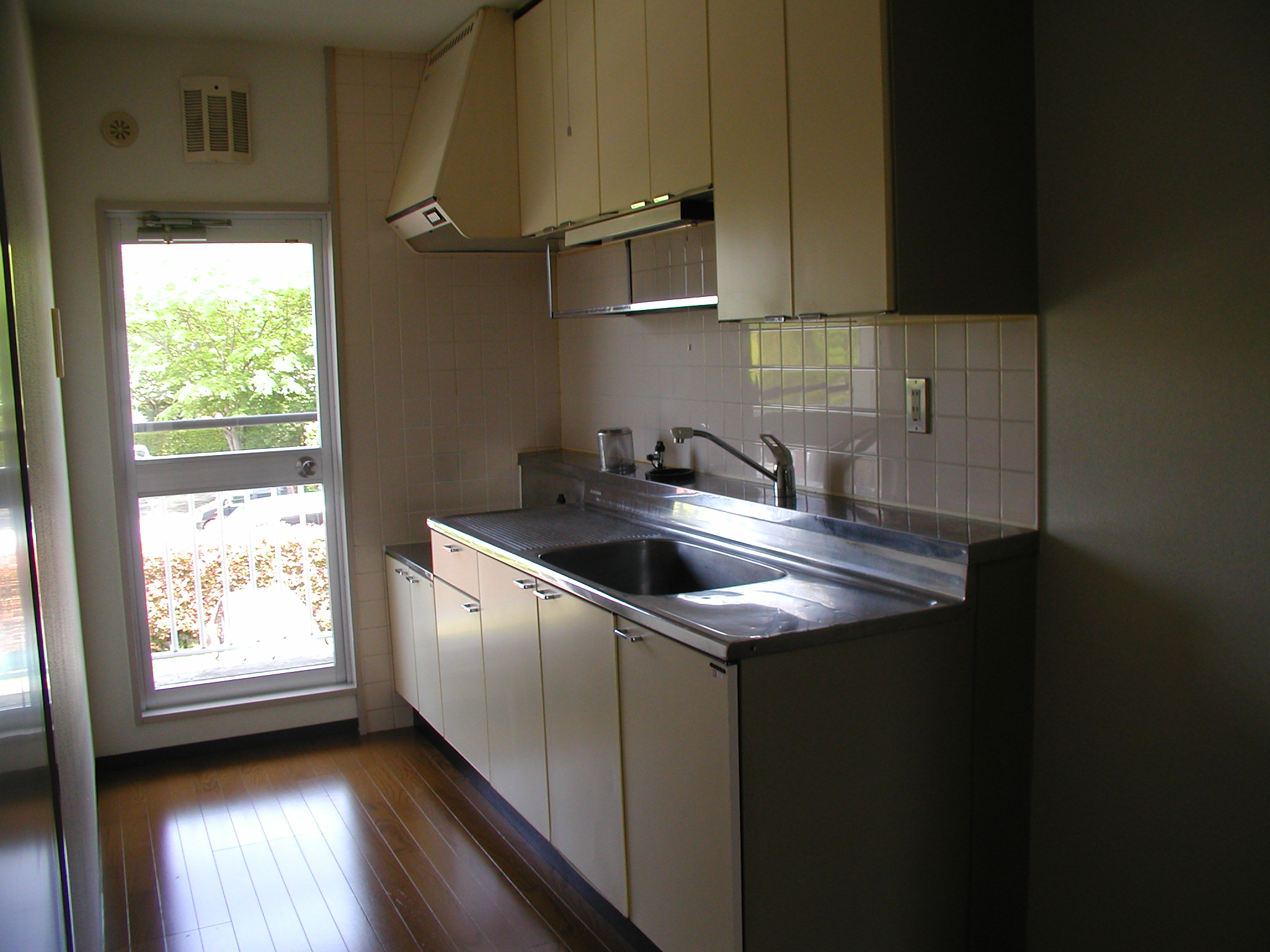 Kitchen. Well ventilated, Bright kitchen