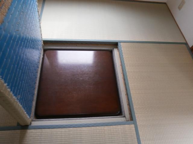 Cooling and heating ・ Air conditioning. There is your stand what the digging in the Japanese-style room!