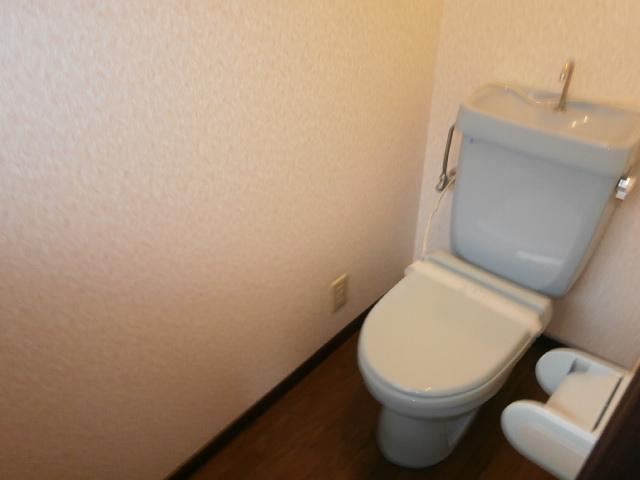 Toilet. Second floor