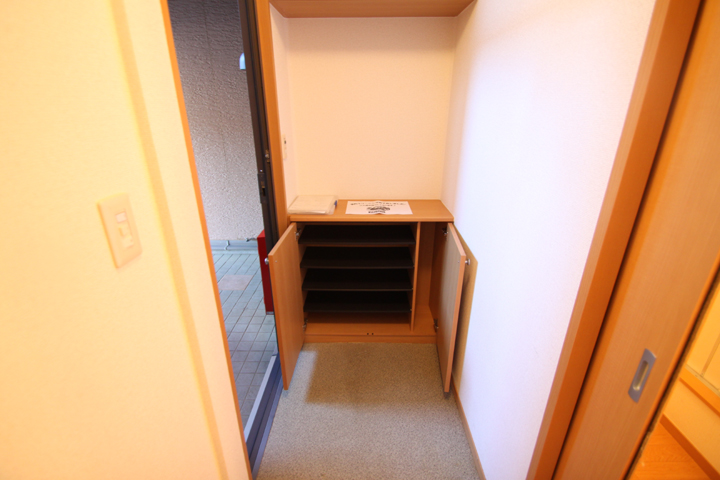 Entrance. Cupboard
