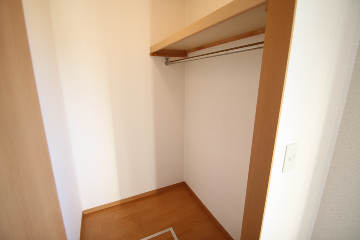 Receipt. Walk-in closet
