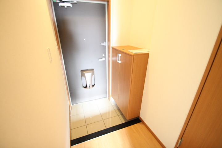 Entrance. Cupboard