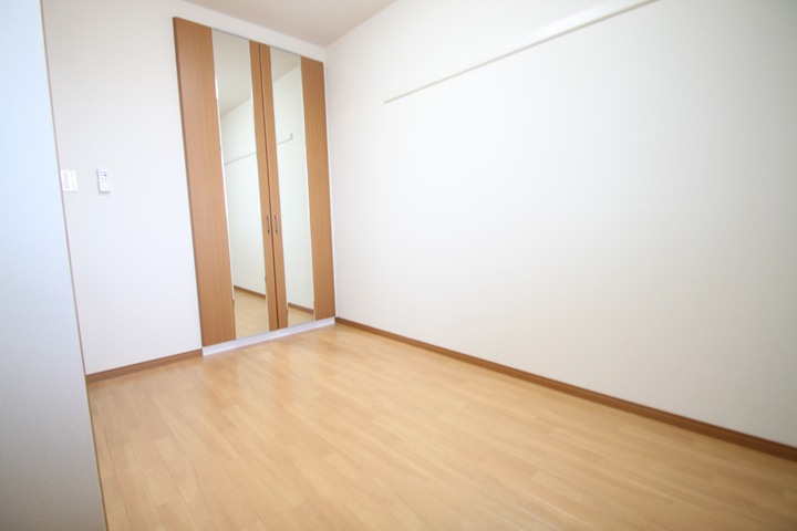 Other room space. Western-style 4.7 Pledge