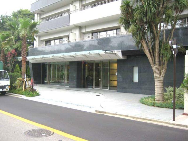 Entrance. Common areas