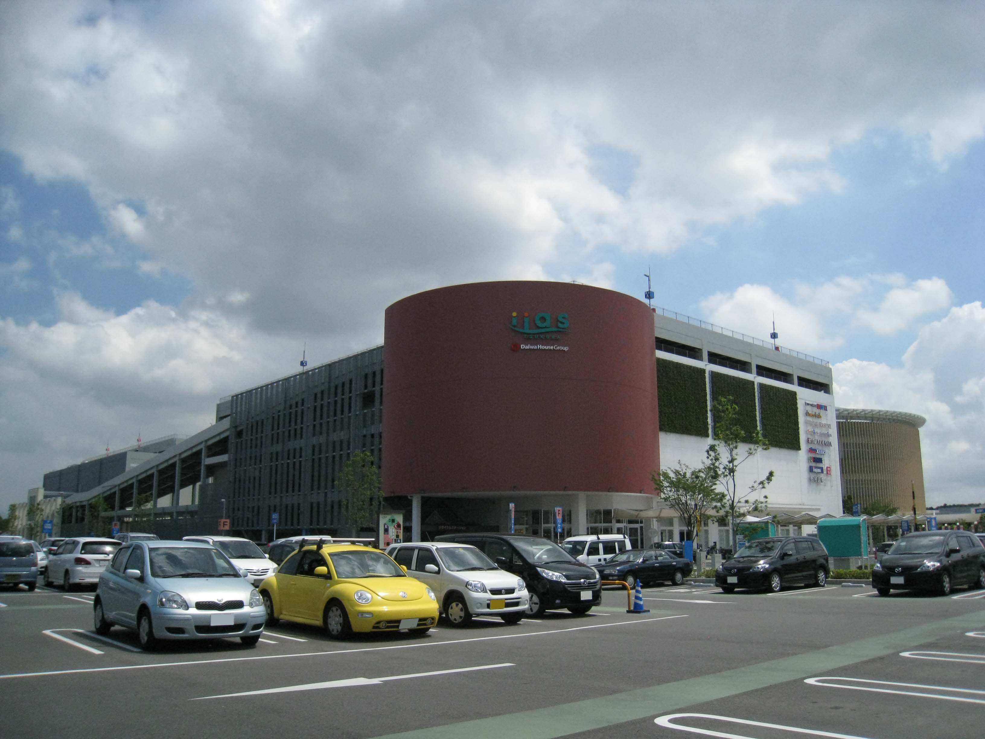 Shopping centre. Iasu 3210m to Tsukuba (shopping center)