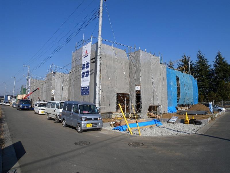 Local photos, including front road. Local (12 May 2013) Shooting