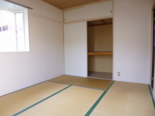 Receipt. Japanese-style room 6 quires storage ☆ With upper closet! 