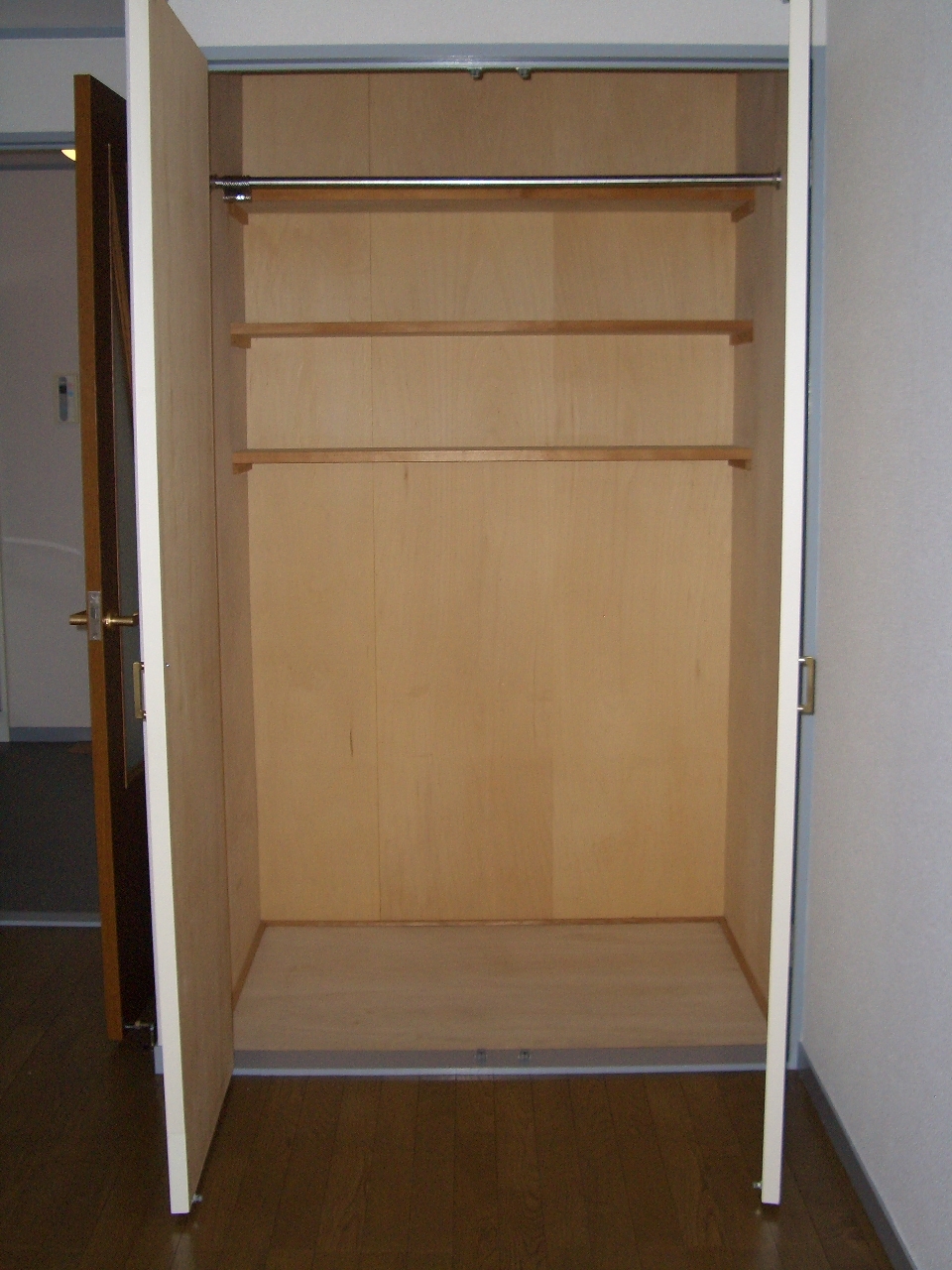 Receipt. It is easy to use with a storage shelf in the closet! 