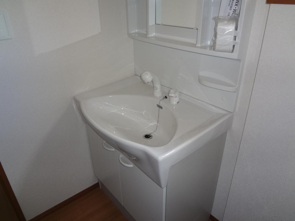 Wash basin, toilet. 6 Building washbasin