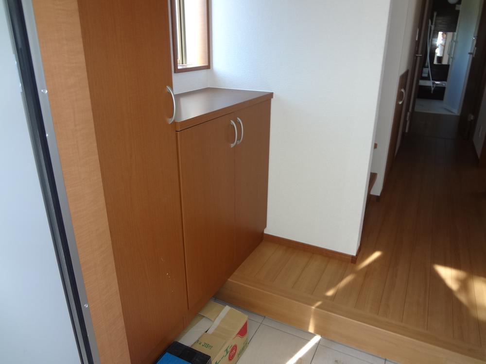 Receipt. 6 Building entrance storage