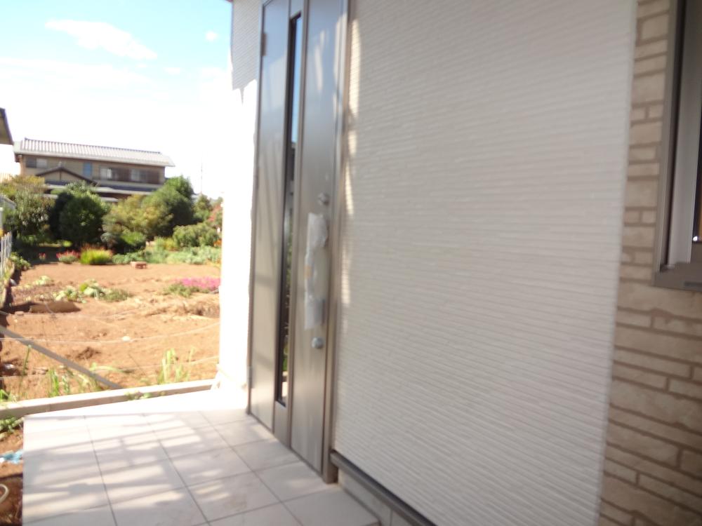 Entrance. 6 Building entrance