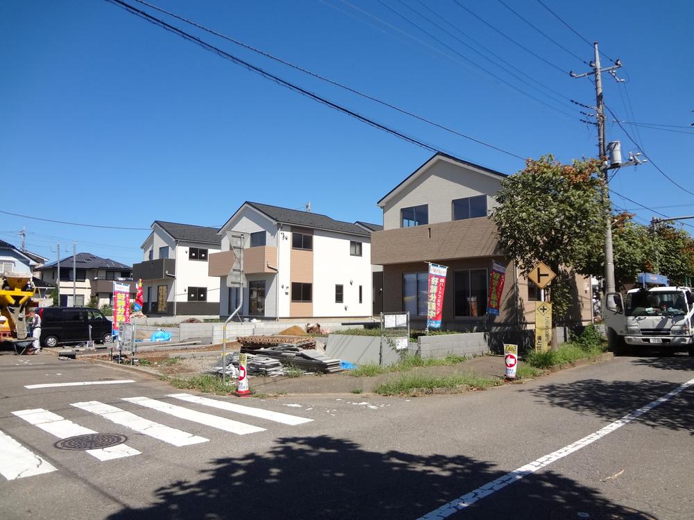 Local photos, including front road. Local (September 17, 2013) Shooting 