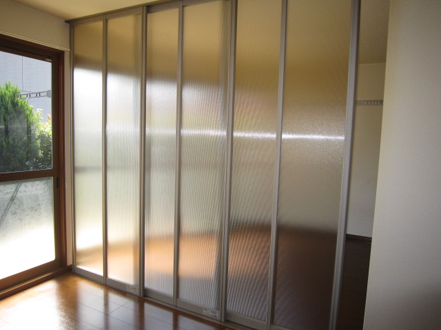 Other. With movable partition