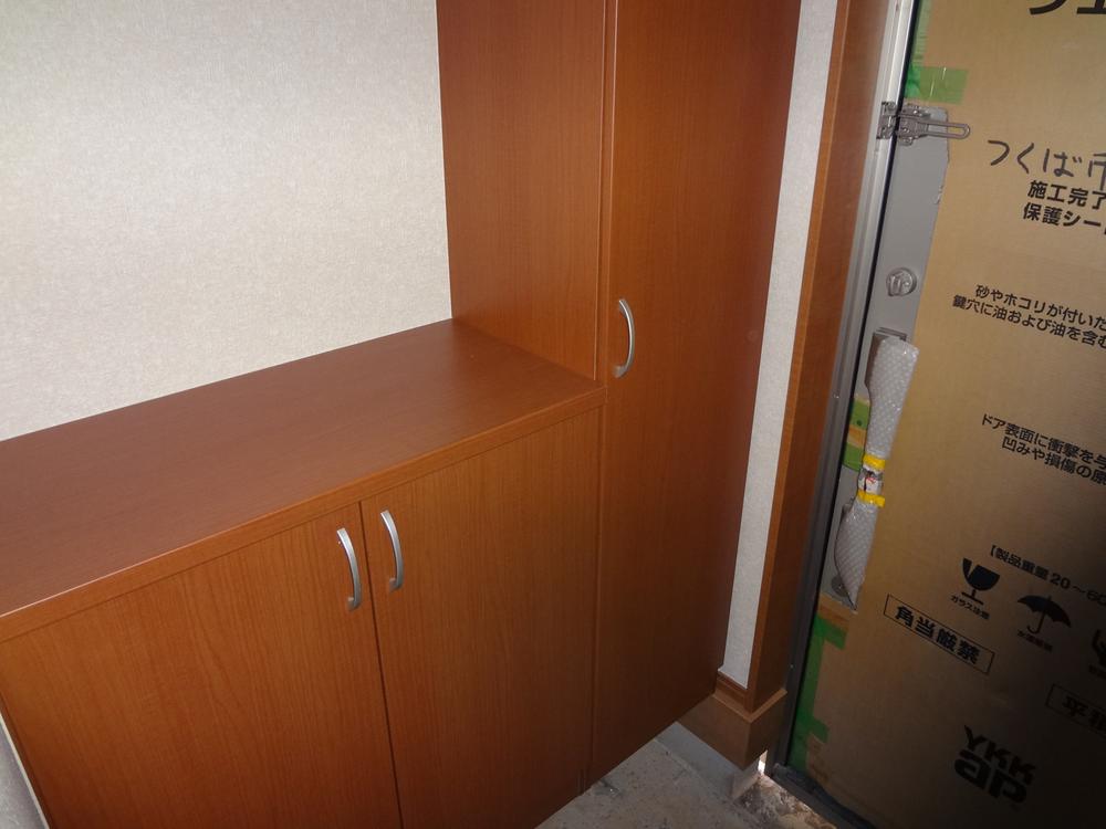 Receipt. 1 Building entrance storage