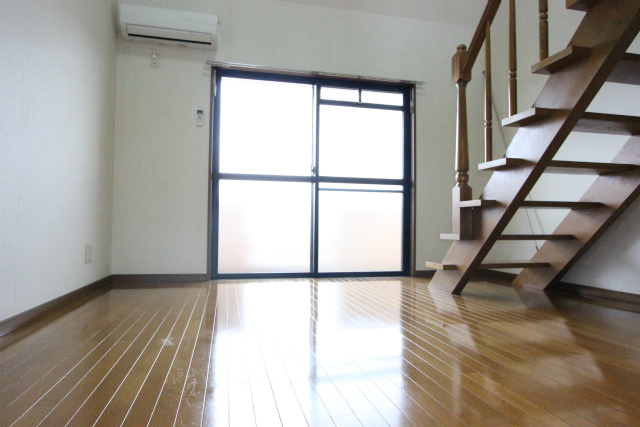 Living and room. South-facing Western-style space ☆ 