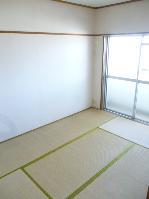 Living and room. Japanese-style room (north)