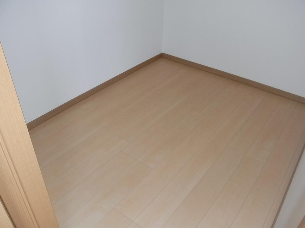 Receipt. Toilet next to the storage space