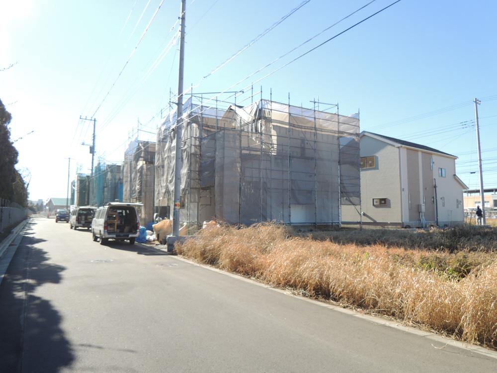 Local photos, including front road. Local (December 24, 2013) Shooting