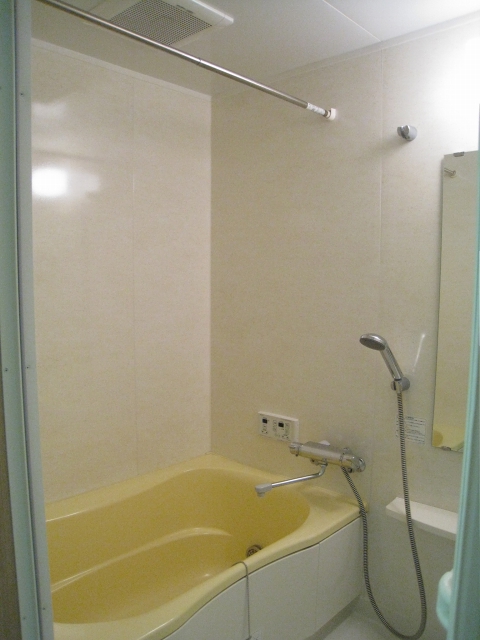 Bath. 20 centimeter large 1010 bathtub adoption than a conventional tub