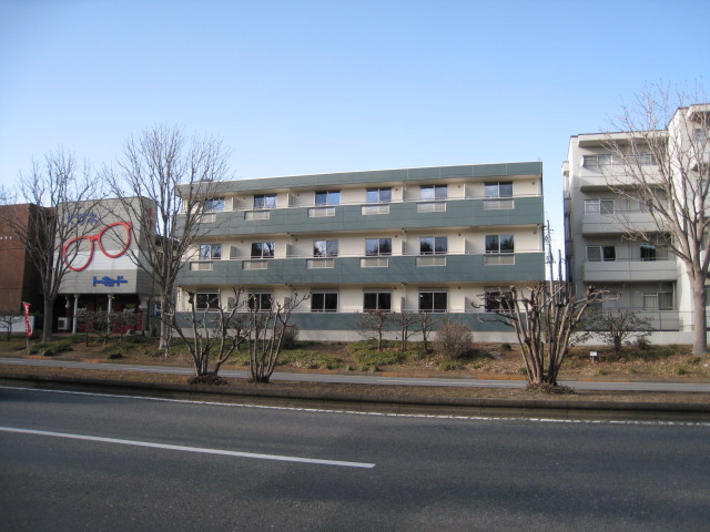 Building appearance. Facing south ・ Day good