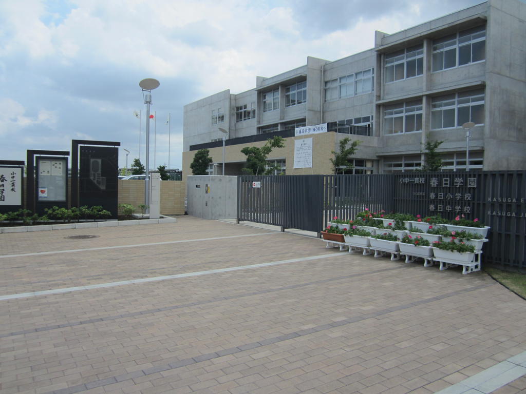 Primary school. 300m up to municipal Kasuga school (elementary school)