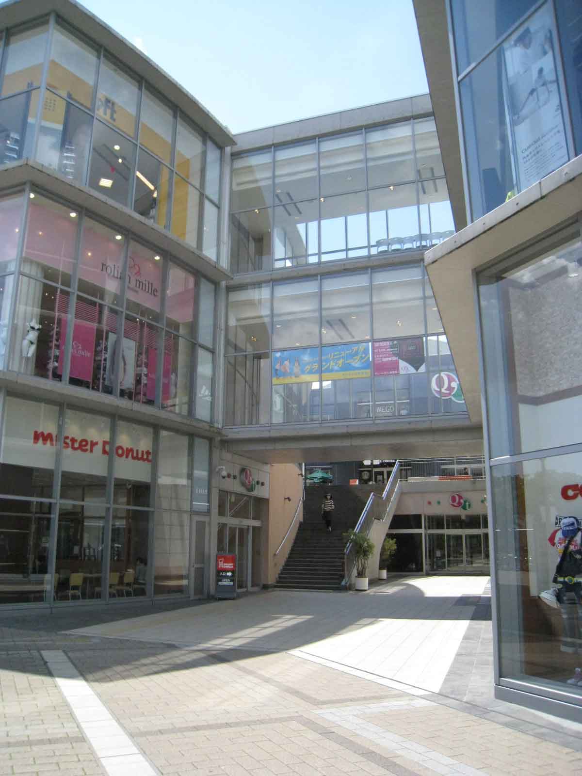 Shopping centre. 1418m to cute (shopping center)