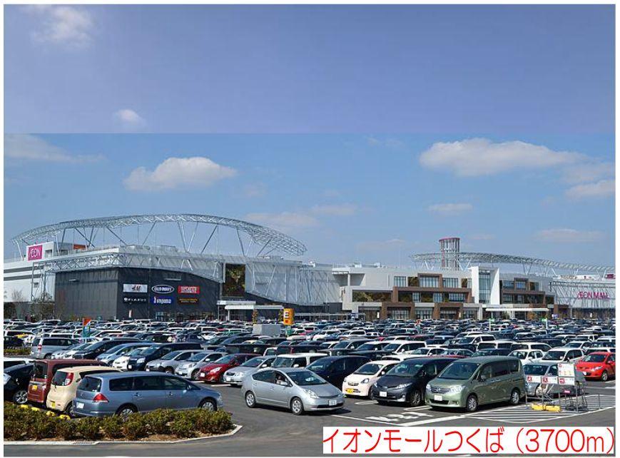 Shopping centre. Aeon Mall Tsukubamade 3700m