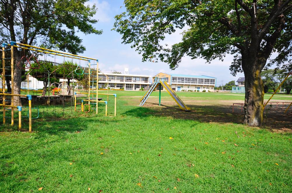 Primary school. Katsuragi to elementary school 130m  Walking elementary school in 2 minutes. It is safe in small children if this distance