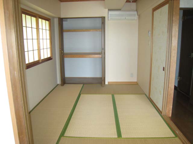 Other room space. Japanese-style room 6 tatami