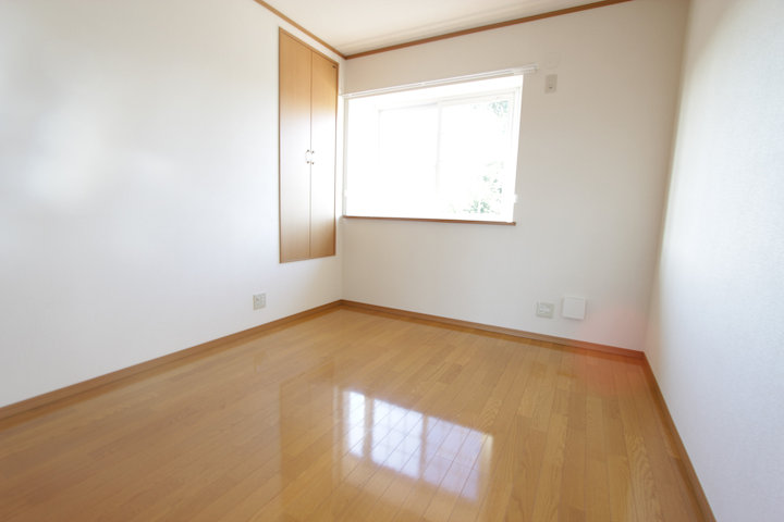 Other room space. North Western-style