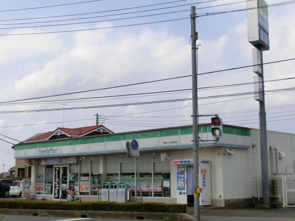 Convenience store. FamilyMart Tsukuba Matsushiro chome store up (convenience store) 425m