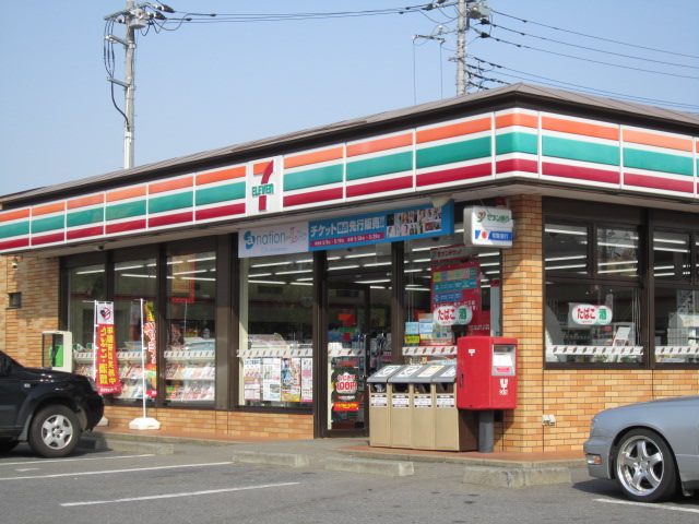 Convenience store. 980m to Seven-Eleven (convenience store)