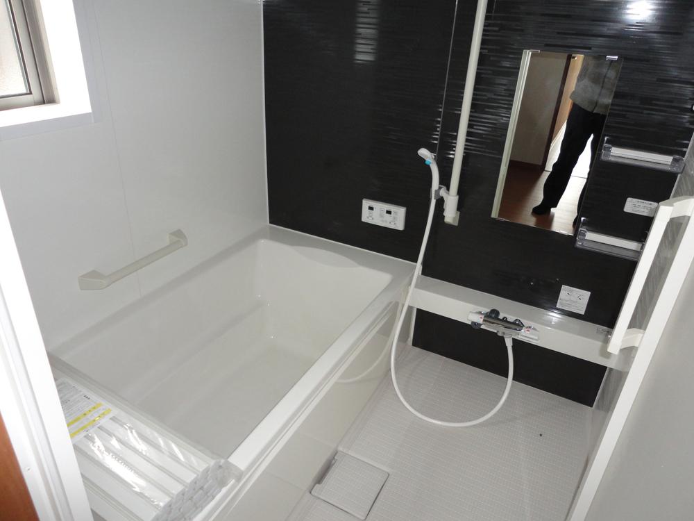 Same specifications photo (bathroom). (Each Building) same specification Brightly, Drying ・ heating ・ It is with ventilation. 