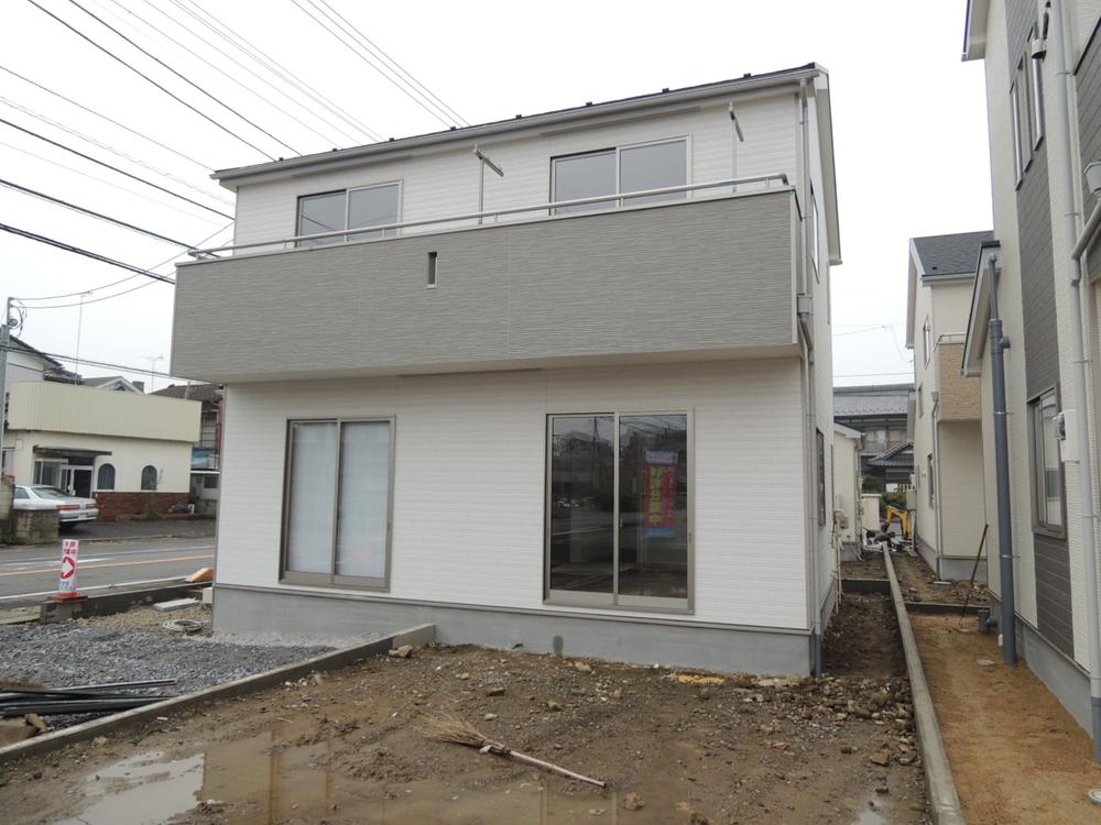 Local appearance photo. Local (11 May 2013) Shooting