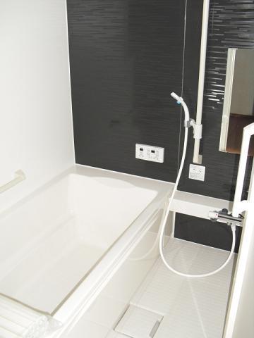 Same specifications photo (bathroom)