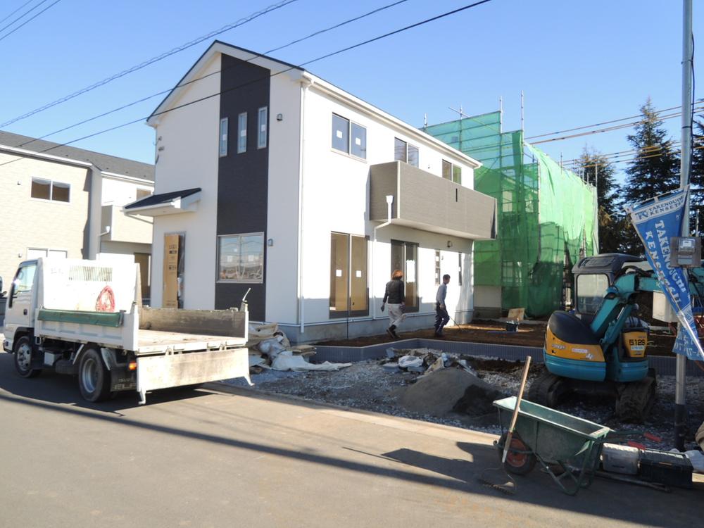 Local photos, including front road. Local (December 24, 2013) Shooting