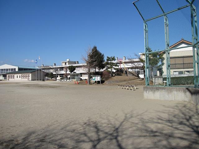 Primary school. 2440m to Tsukuba Municipal Kurihara Elementary School