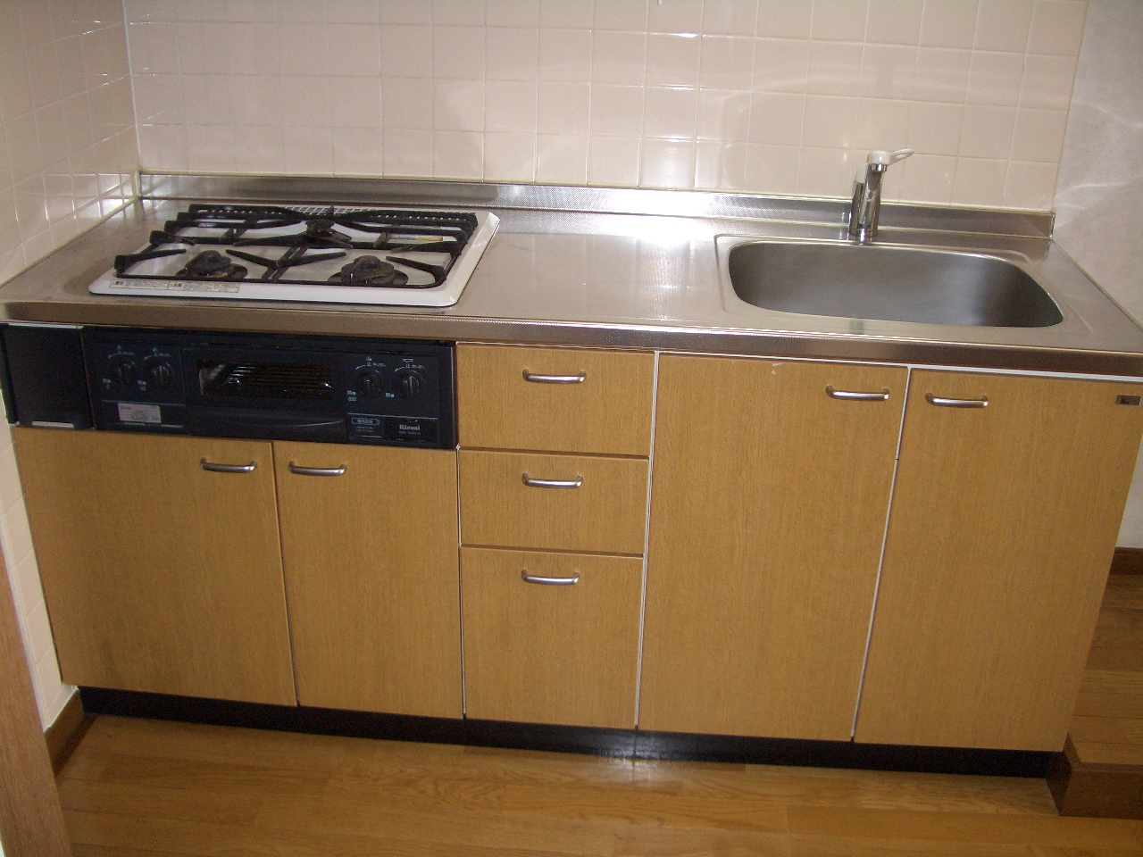 Kitchen. Large kitchen, 3-neck is with a gas stove. 