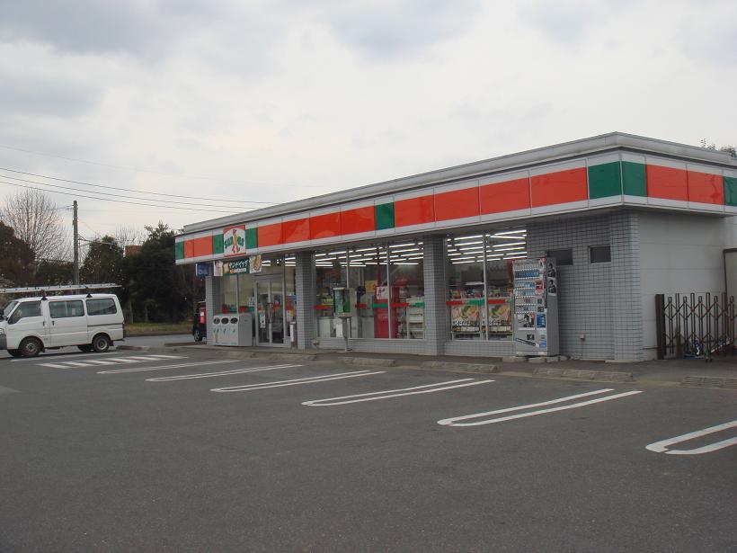 Convenience store. Thanks Tsukuba Teshirogi store up (convenience store) 881m