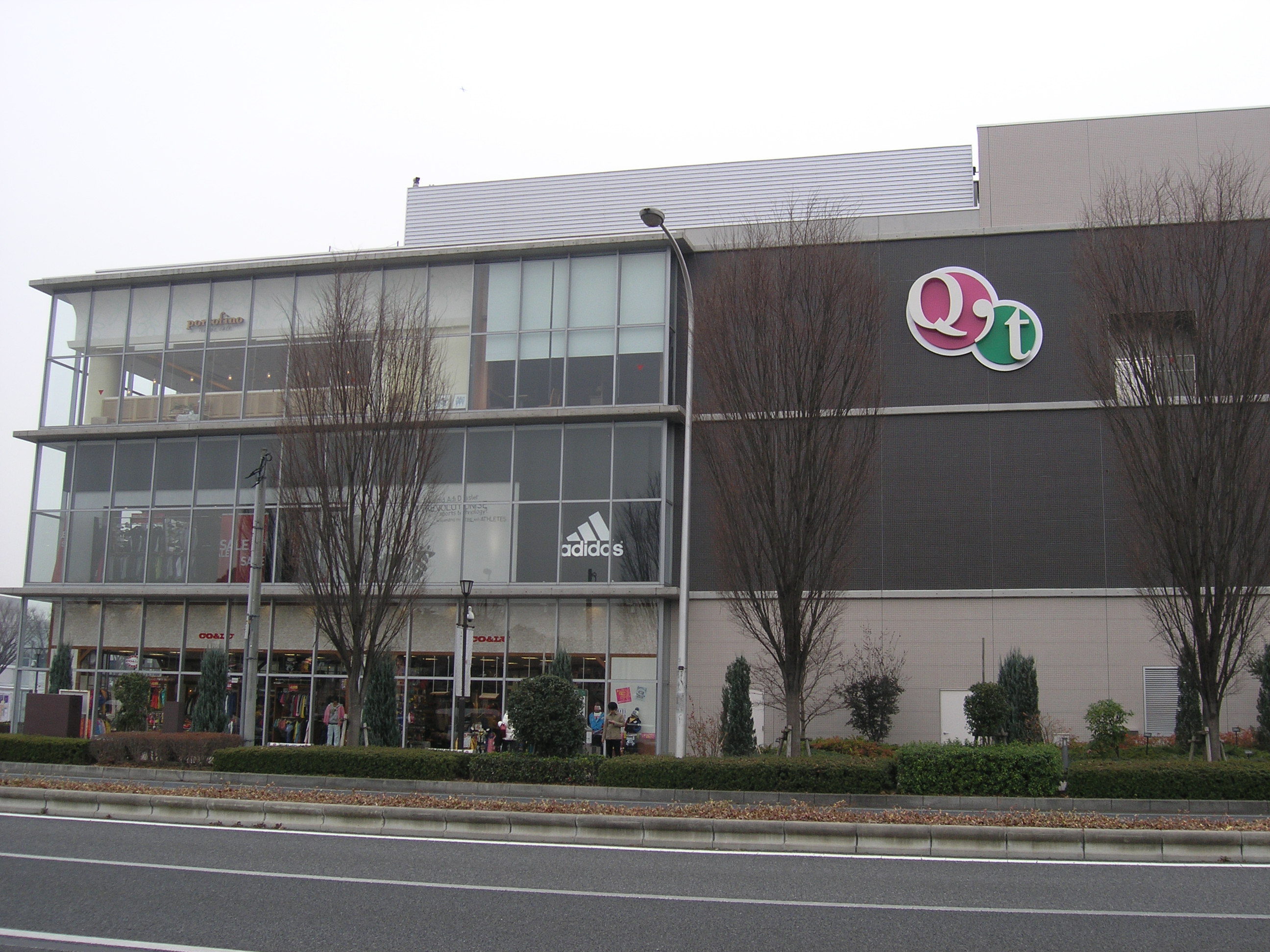 Shopping centre. 1400m to Tsukuba Q't (shopping center)