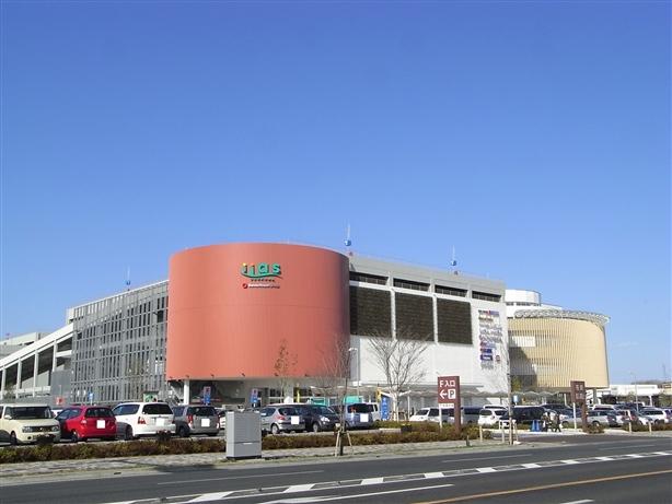 Shopping centre. Iasu Tsukubamade 4500m