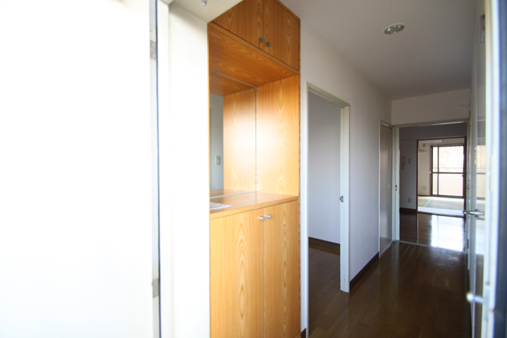 Entrance. Cupboard